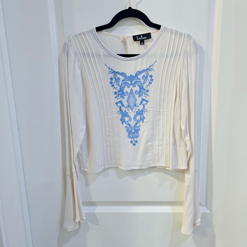 LULU’S ✦ Cream Embroidered Bell Sleeve Blouse ✦ Blue Detail Rayon Top S - Picture 5 of 12